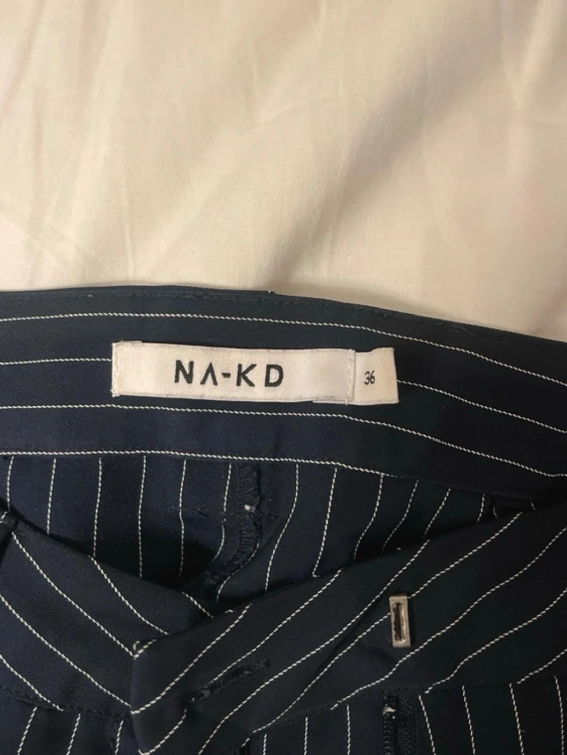 Mörkblå randiga kostymbyxor - 4