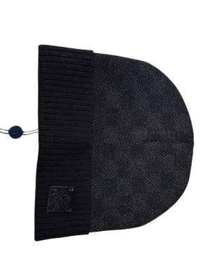 L✔️ mössa svart - Snygg L✔️ mössa som är helt ny och aldrig använd