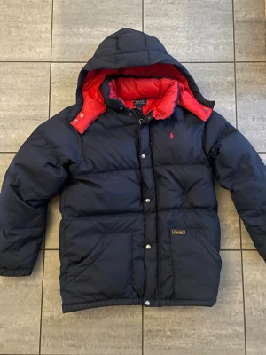 Ralph lauren jacka  - Mycket fint skick! | SEK-1199 | Storlek 14-16yo | Passar dig bäst runt 165cm | Följ Plick=10% rabatt