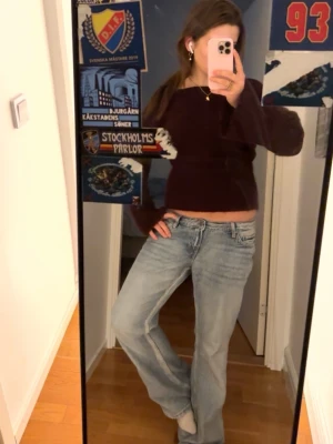 Vin röd stickad  - Säljer en fin stickad tröja från Gina , den sitter åt lite i midjan o har en liten urringad, aldrig använd o har lappen kvar 