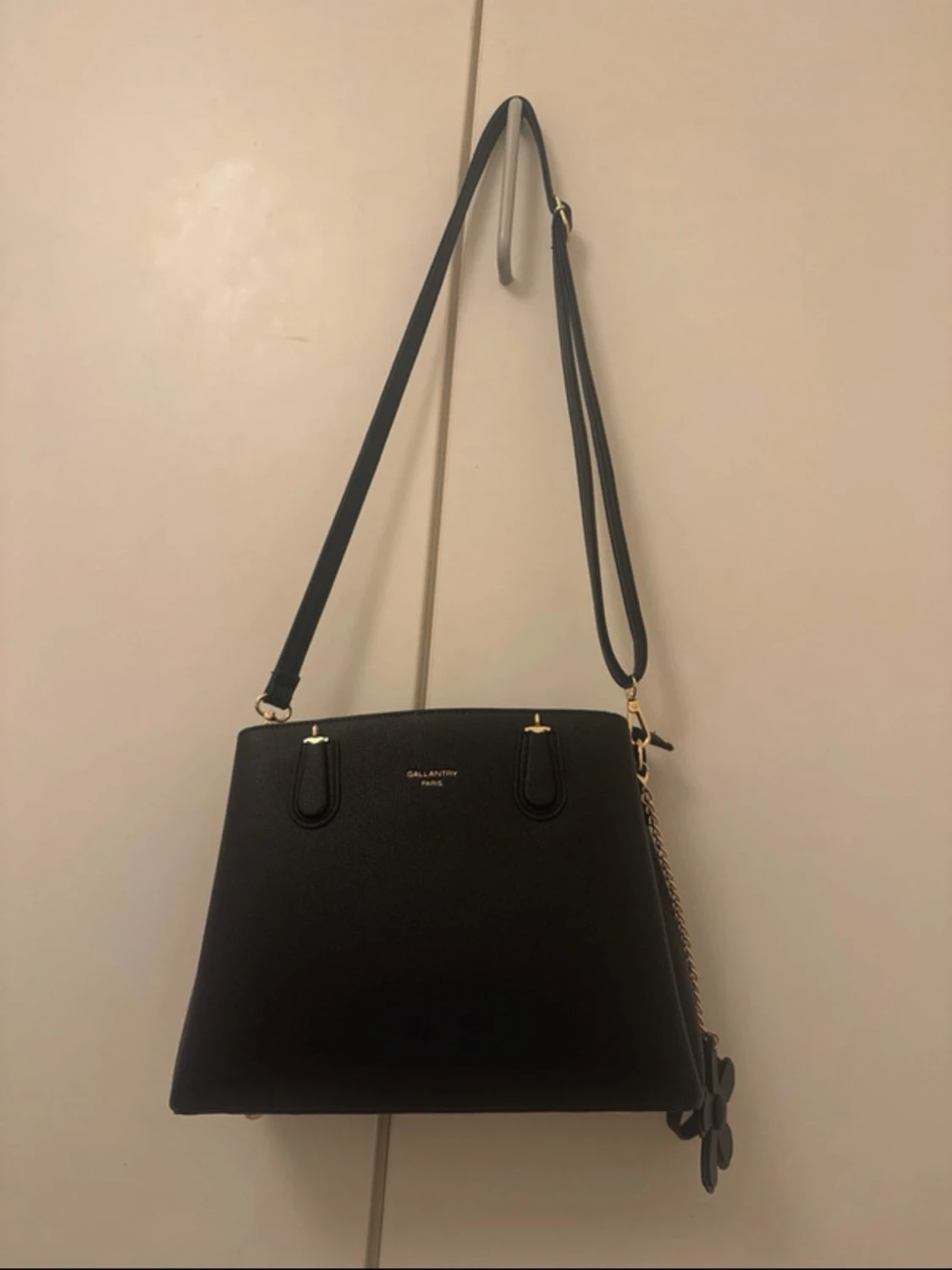 Svart axelväska från Gallantry Paris