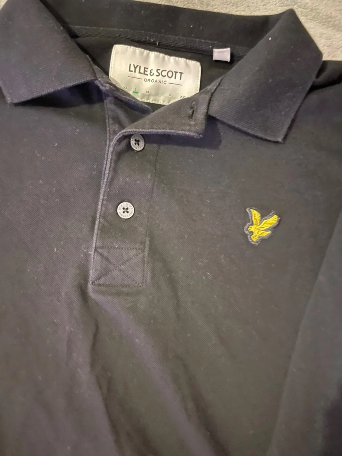 Svart långärmad piké från Lyle & Scott - 1