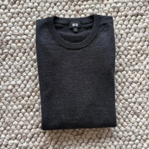 Merino ull tröja  - Säljer nu min Merino ull tröja från i storlek S. Tröjan är i bra skick inga hål och bara lite inga nopprar. Vid frågor är det bara att höra av sig! 📩