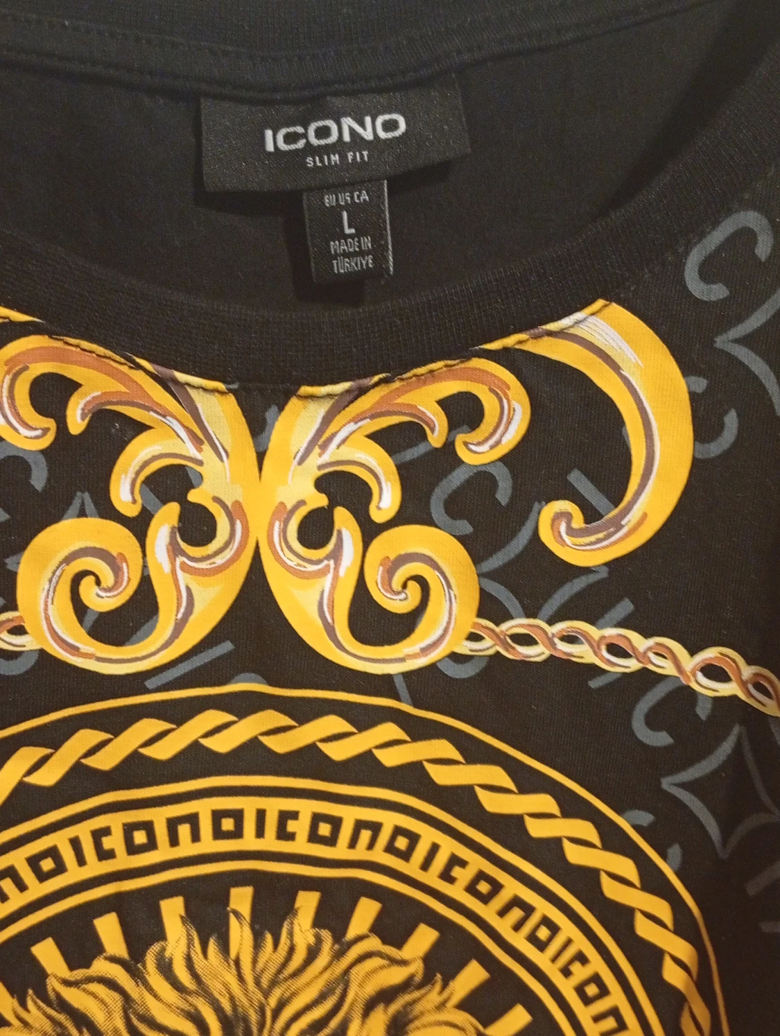 Svart t-shirt med lejonmotiv från Icono - 1