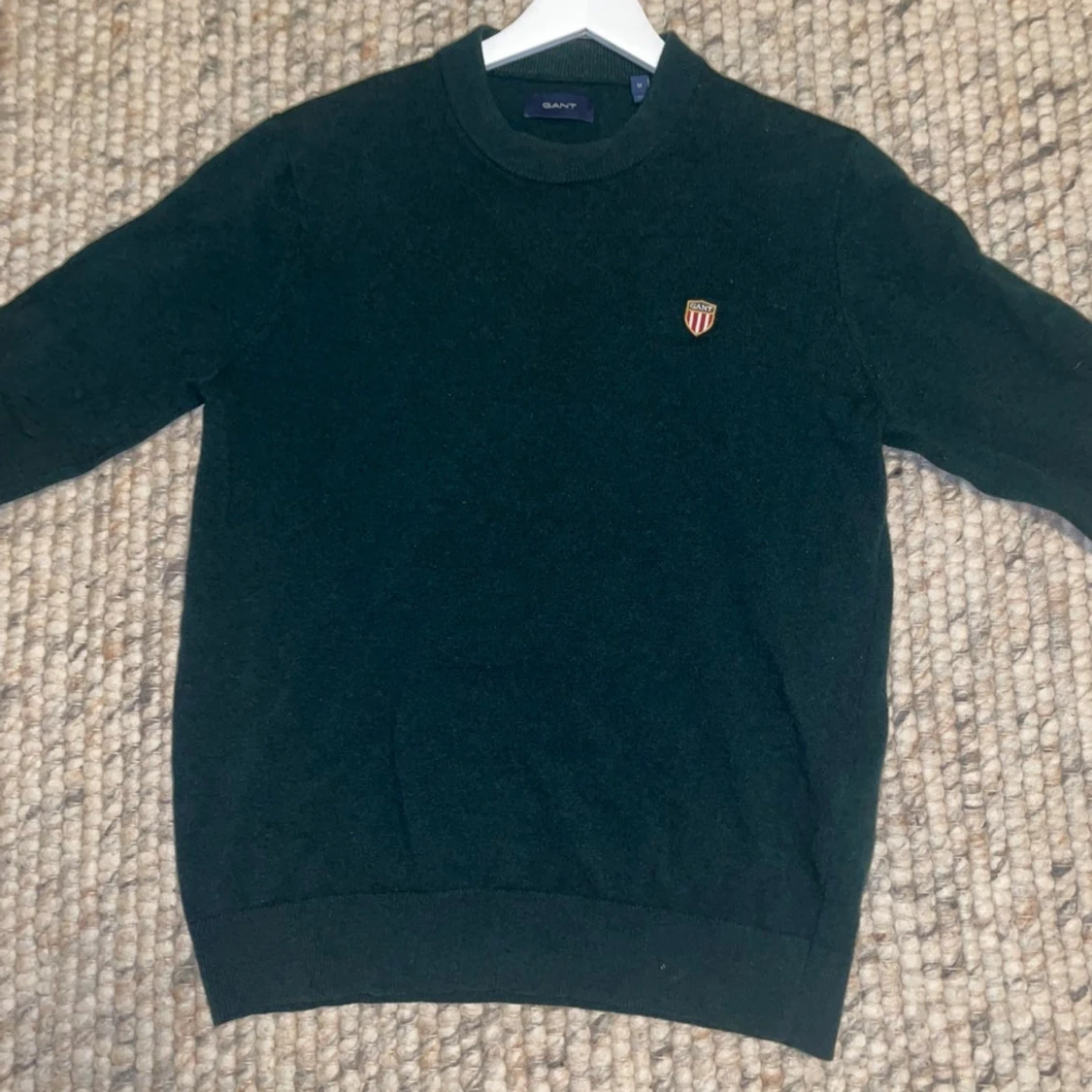 Mörkgrön stickad tröja från GANT
