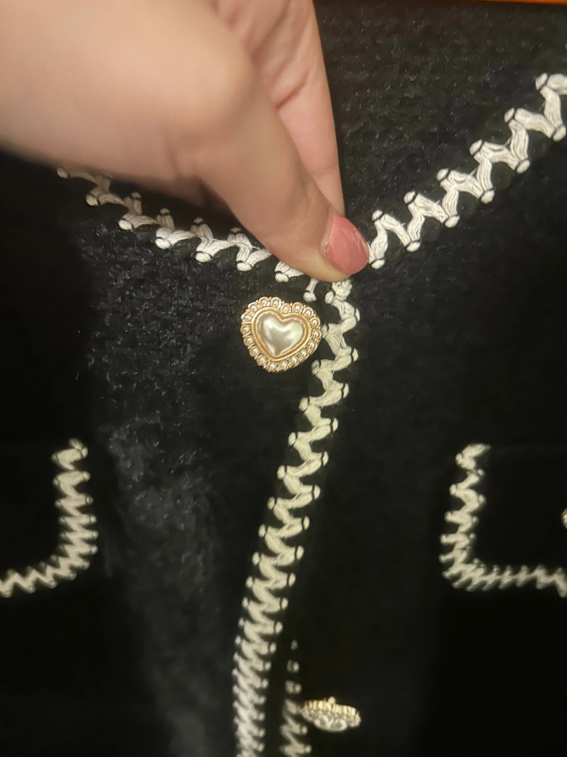 Svart cardigan jacka med hjärtknappar - 2