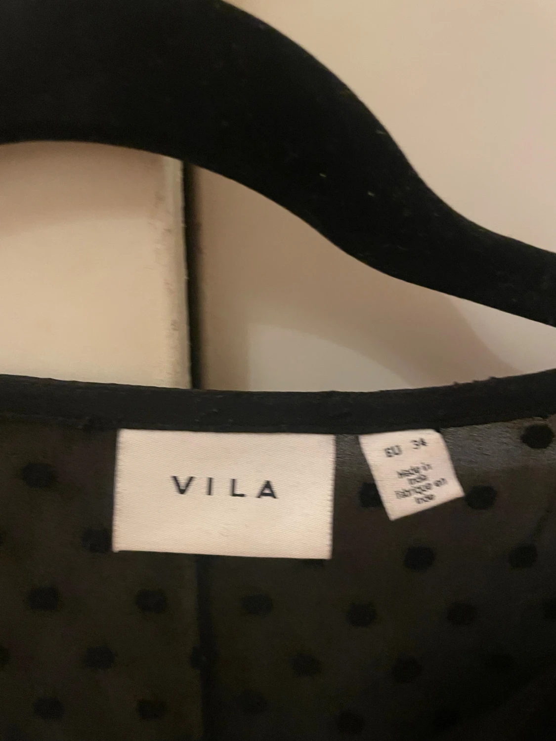 Svart prickig blus från Vila - 1