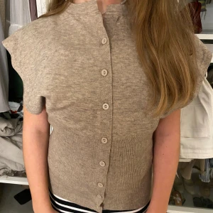 Snygg stickad topp - Så fin topp.