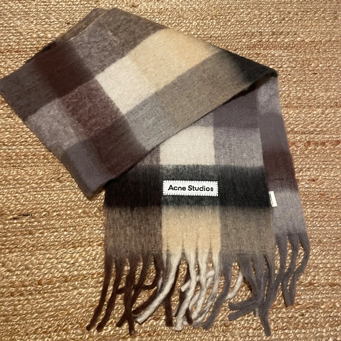 Rutig halsduk Acne Studios 