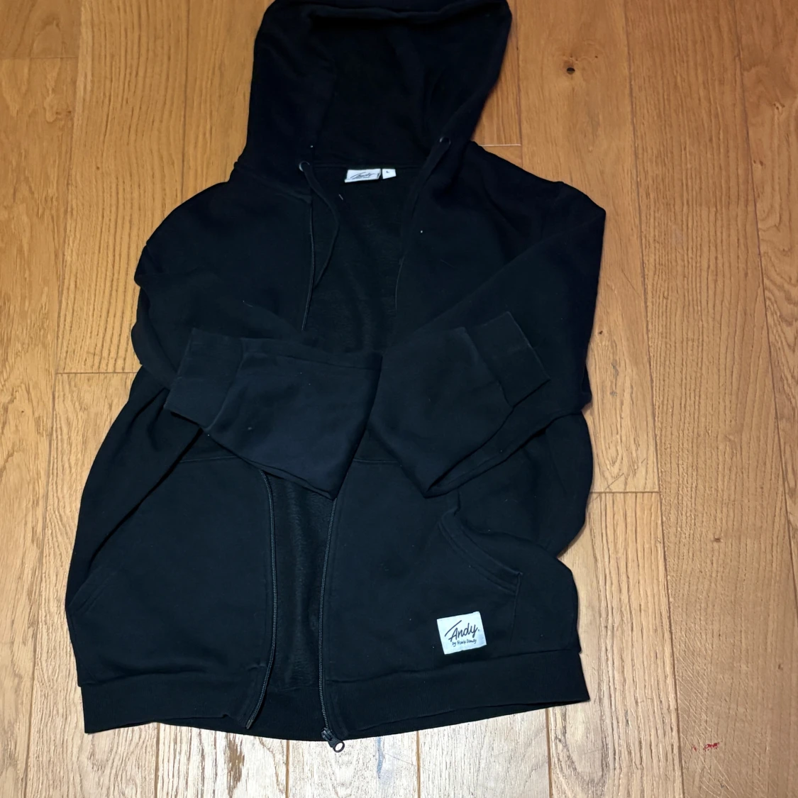 Svart hoodie från franky dandy strl L