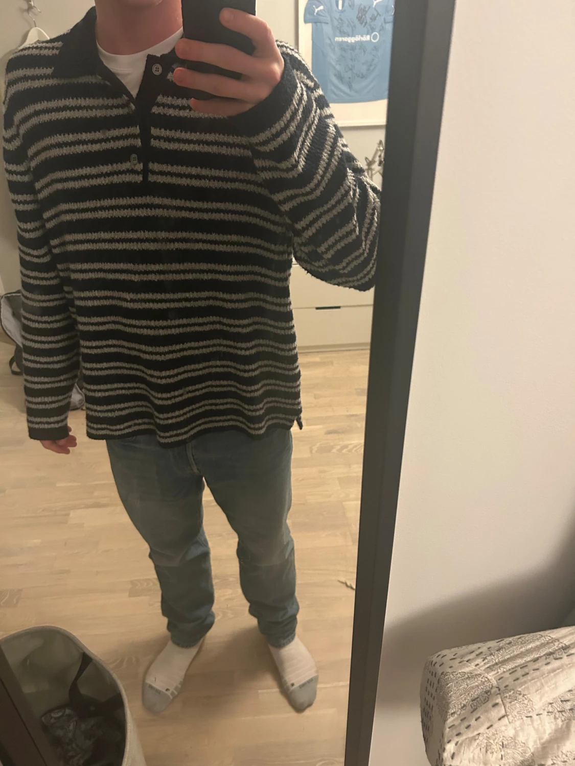 Randig stickad pikétröja i mörkblå och grå/vit från Arket - 3