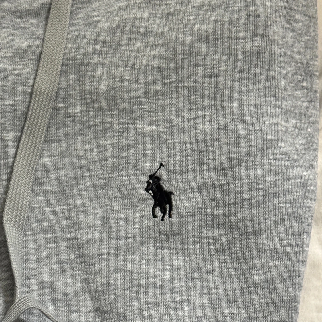 Grå hoodie från Polo Ralph Lauren - 1