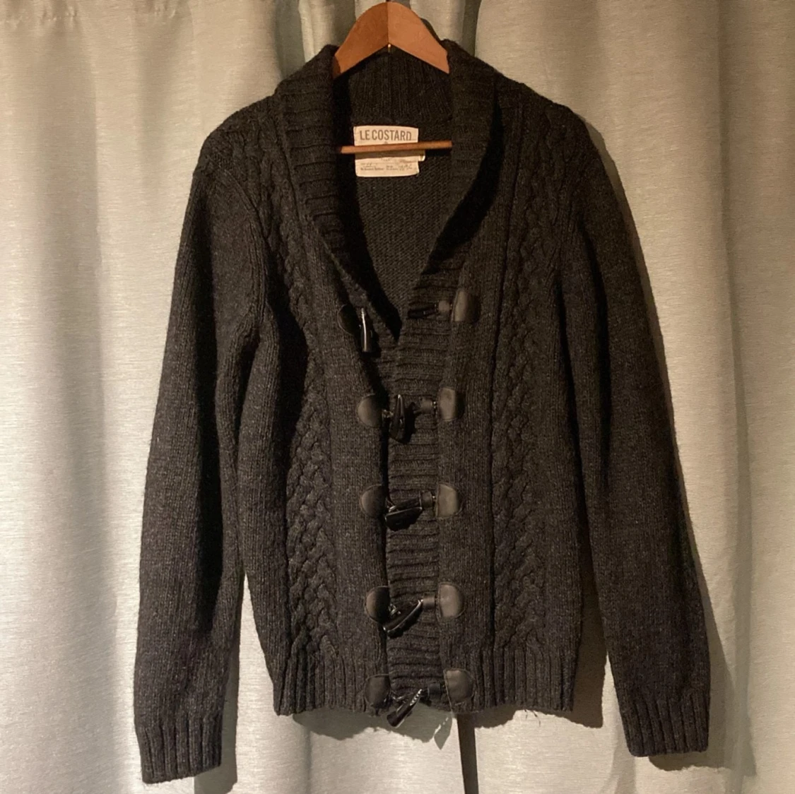 Svart stickad kofta från Le Costard