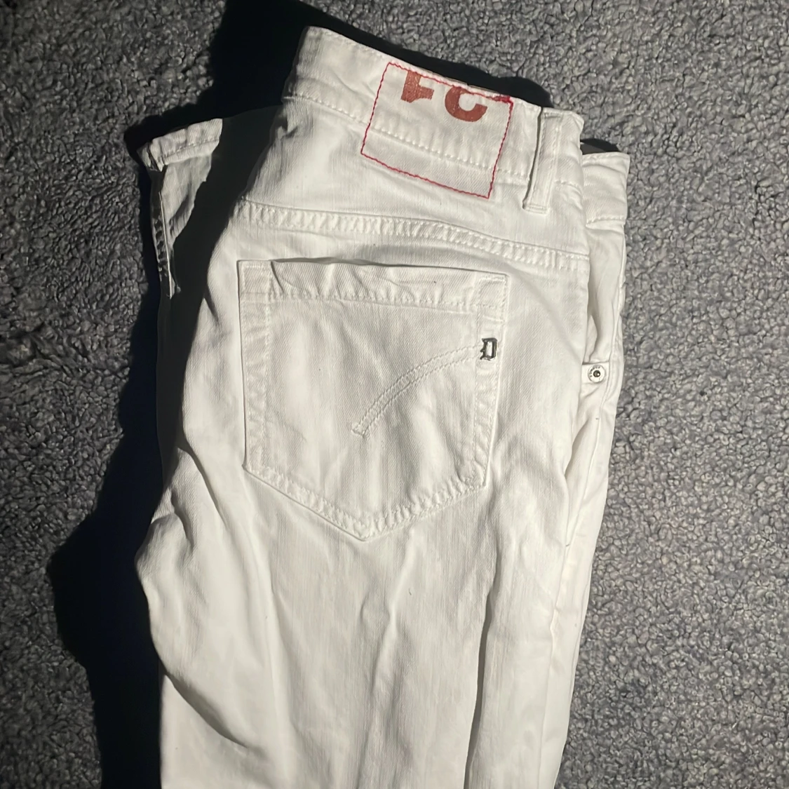 Vita jeans från Dondup