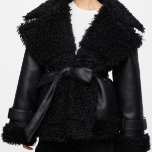 SÖKER bikbok jacka - SÖKER denna jacka i storlek xs💓💓