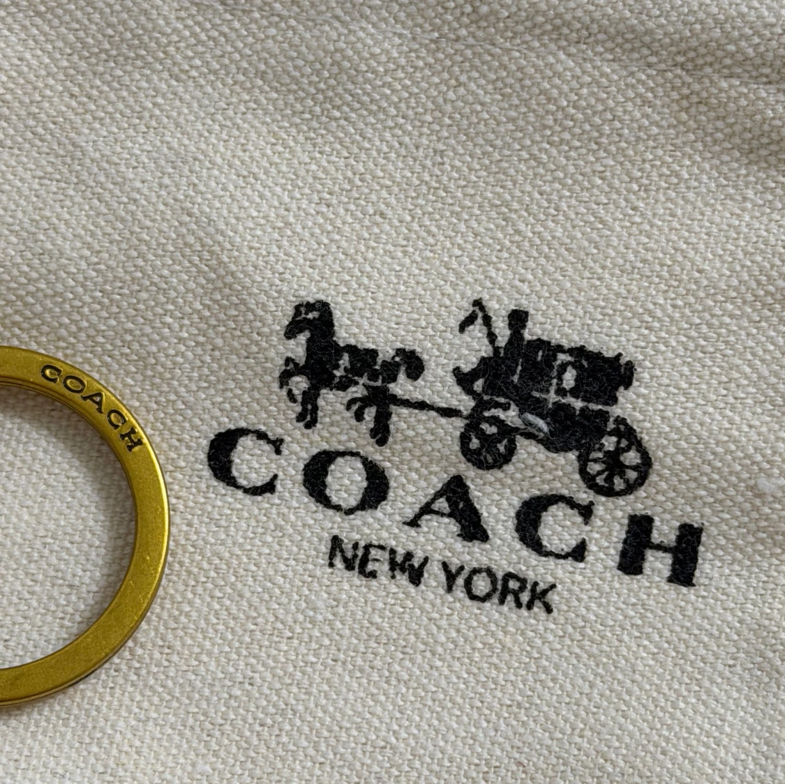 Coach nyckelring med glittriga körsbär - 4