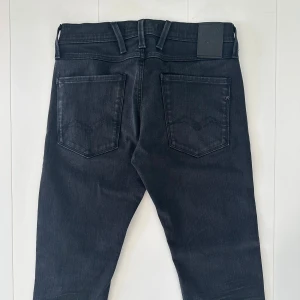 Replay anbass jeans  - Replay anbass jeans | storlek 31/32 | skick 10/10 | fraktar via valfrit ombud på köparens bekostnad | hör av dig vid funderingar 