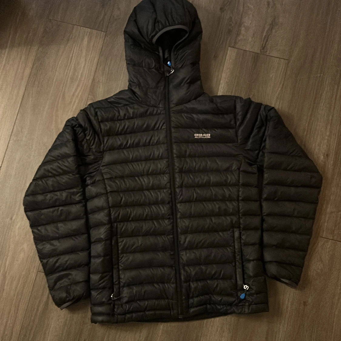 Svart dunjacka från 8848 Altitude M 