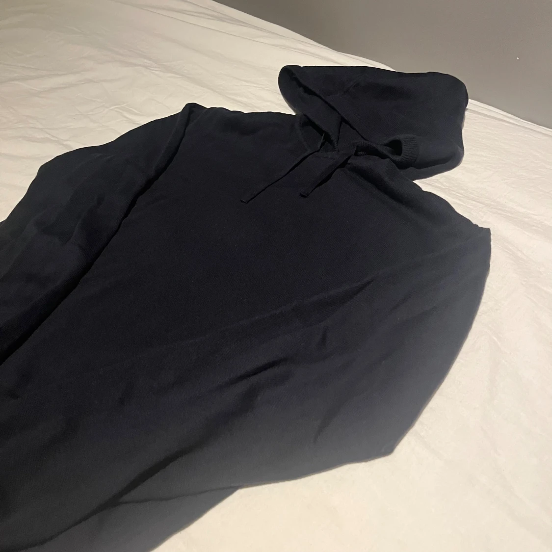 Marinblå hoodie från RYVLS Stockholm med huva - 1