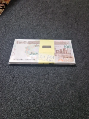 Sedlar p154A i orginal bunt  - Bunt med iranska sedlar, 100 000 rial, förpackade i plast. P154A