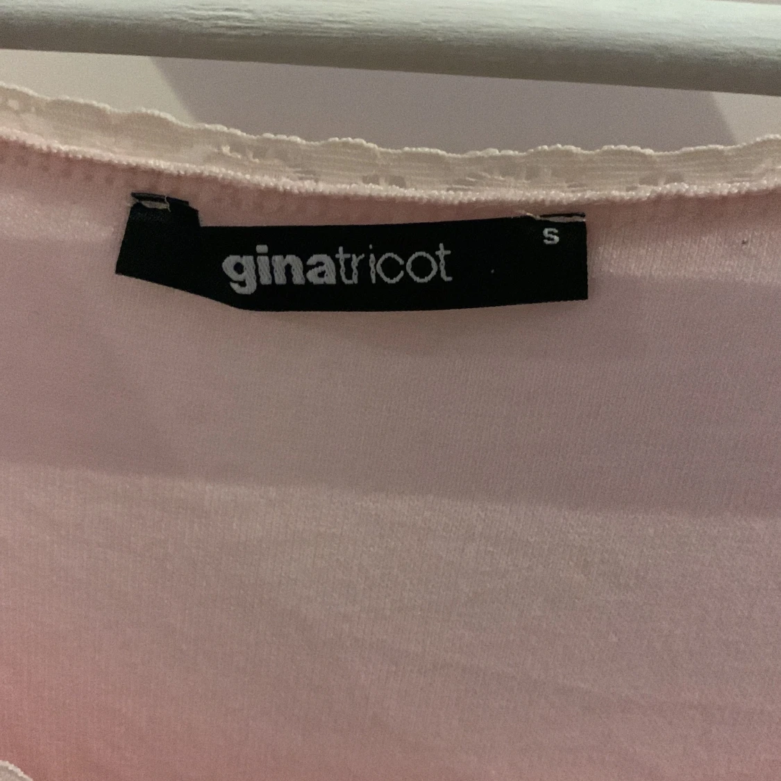 Ljusrosa volangblus från Gina Tricot - 2