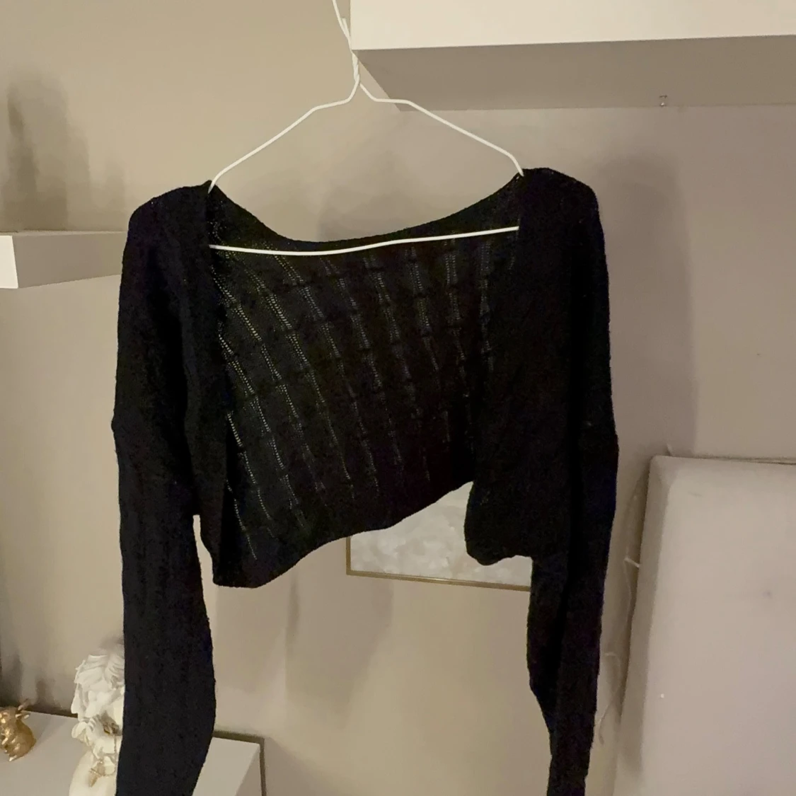 Svart croppad stickad tröja