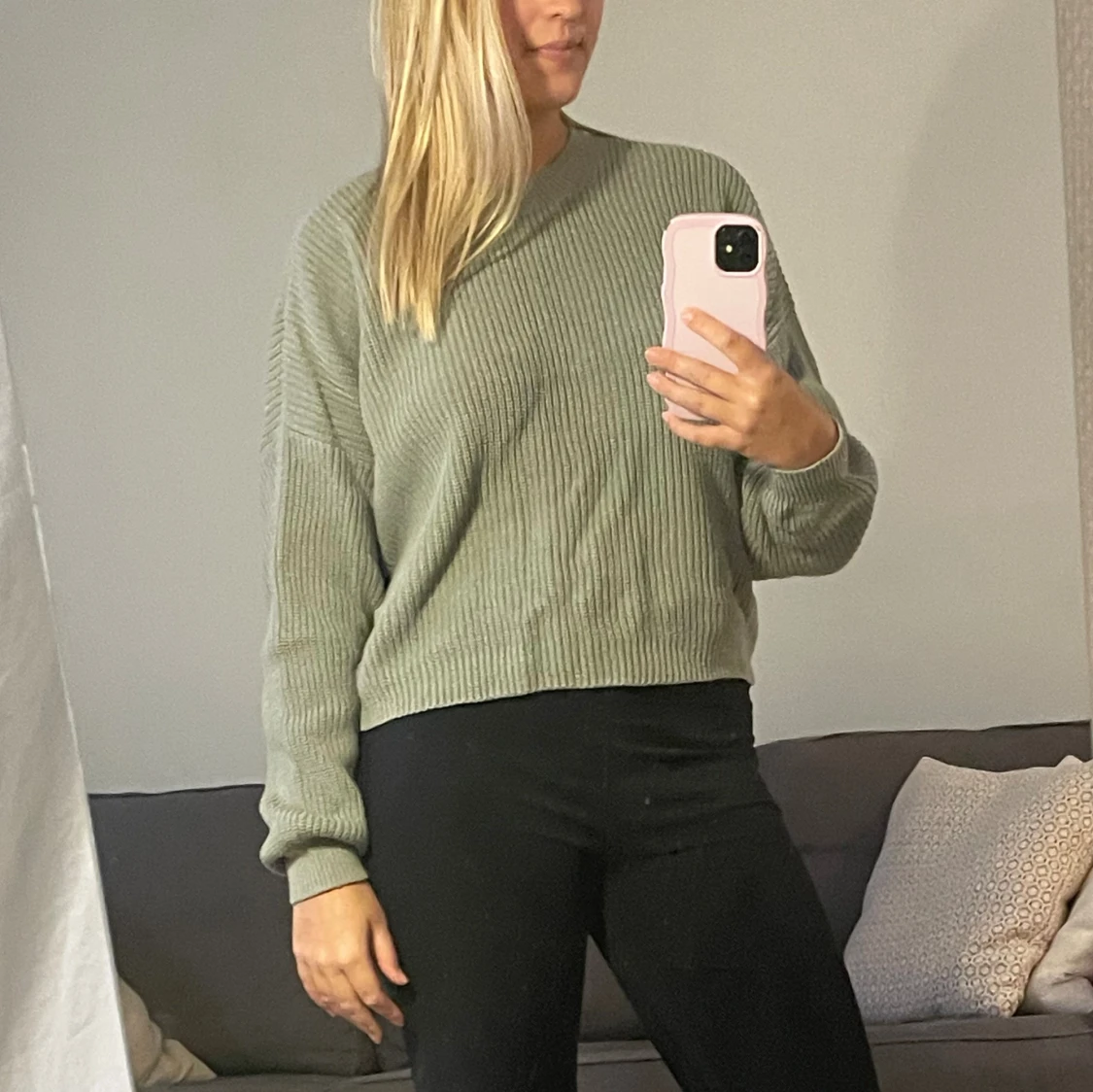 Grön stickad tröja - 1