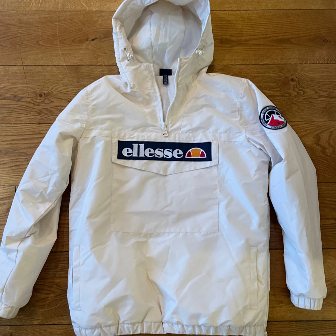 Ellesse off white vinterjacka anorak