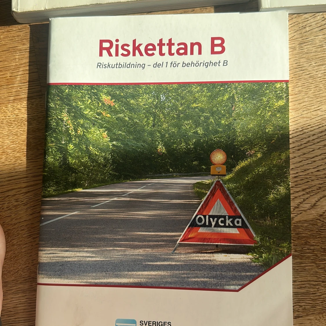 Körkortsboken, Studiehäftet till Körkortsboken, Riskettan B - 3