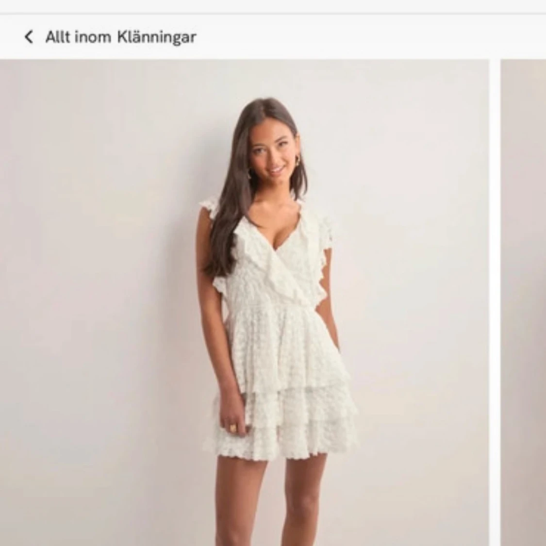 Vit spetsklänning med volanger - 1