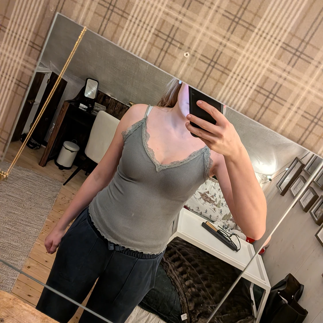 Ett grönt ribbat spets linne