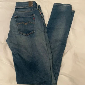 Replay Jeans  - Riktigt feta Replay jeans i riktigt bra skick! Storlek 32.