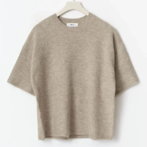 Knitted short sleeve top - Stickad topp från Gina i storlek S bara kommit till användning 1 gång. Nypris 299 mitt pris 179