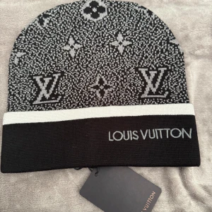 Helt ny Mössa - Helt ny.