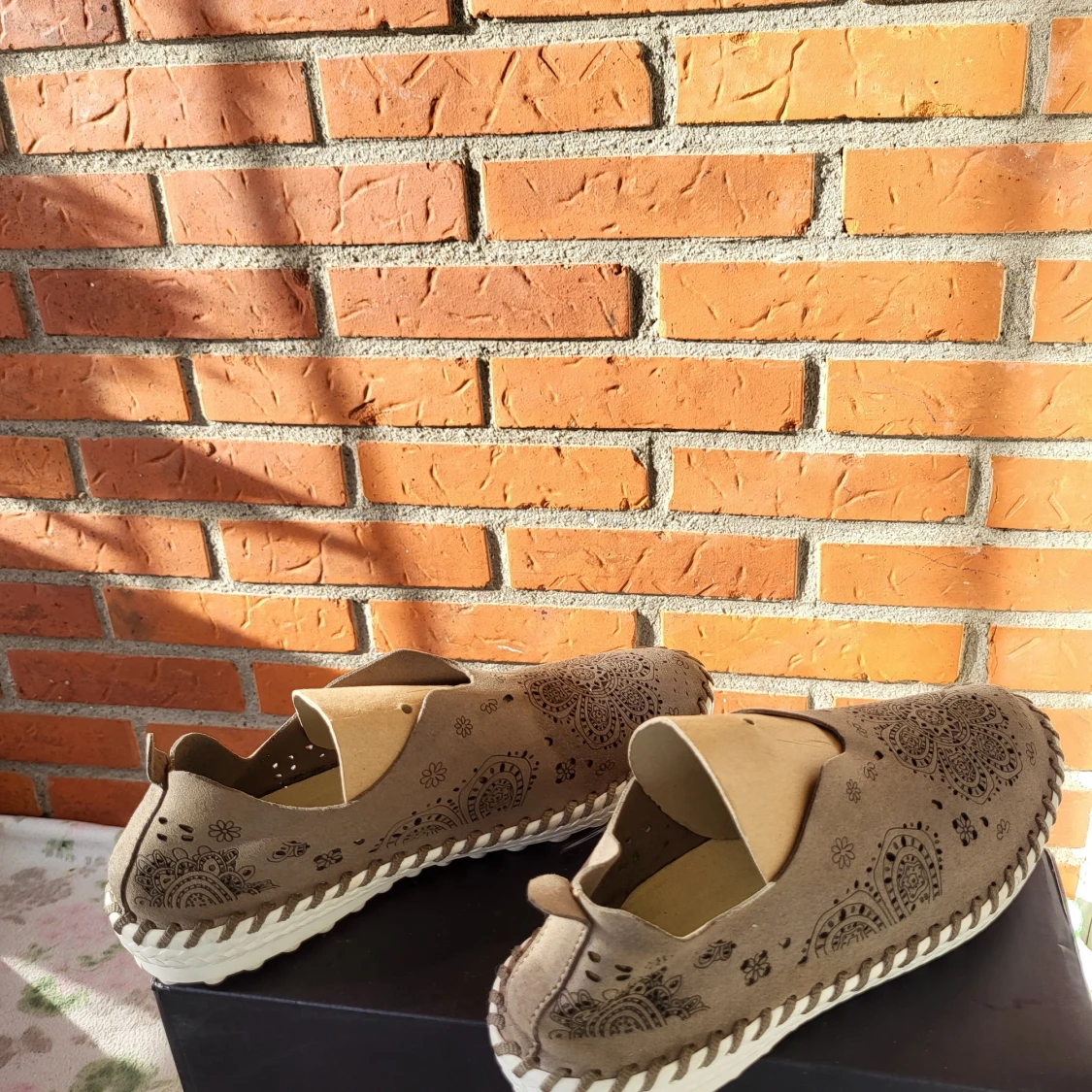 Beige loafers från Tellus med mönster EUR 38 - 1