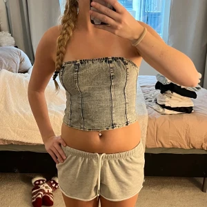 Grå bandeau jeanstopp med dragkedja - Helt ny💕