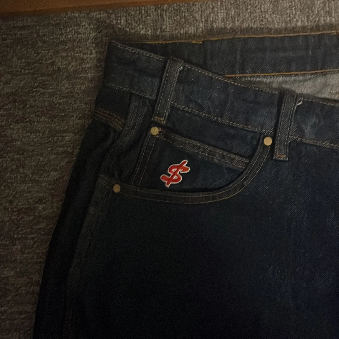 Cash Only mörkblå jeans med broderi - 3