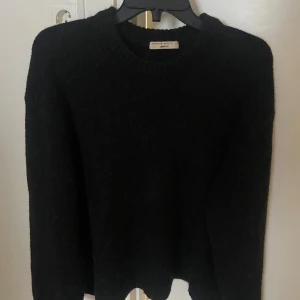 Stickad tröja från GinaTricot  - Oanvänd. 