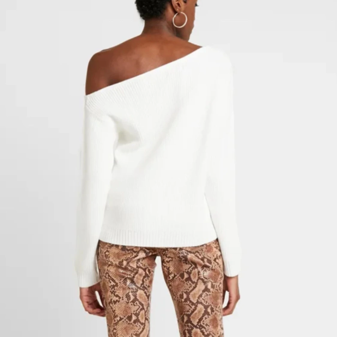 Vit offshoulder stickad tröja - 1