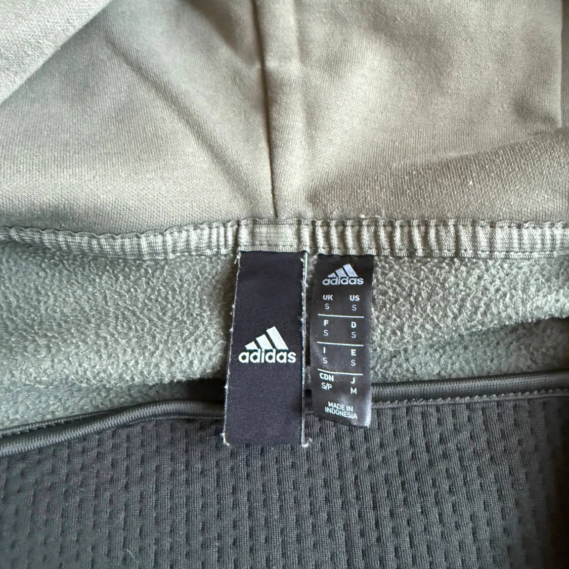 Grön hoodie från Adidas - 2