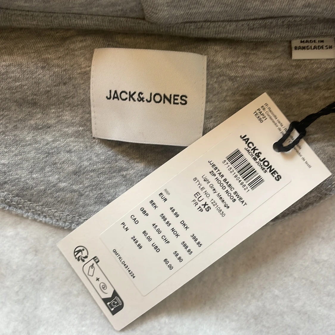 Grå hoodie från Jack & Jones - 1