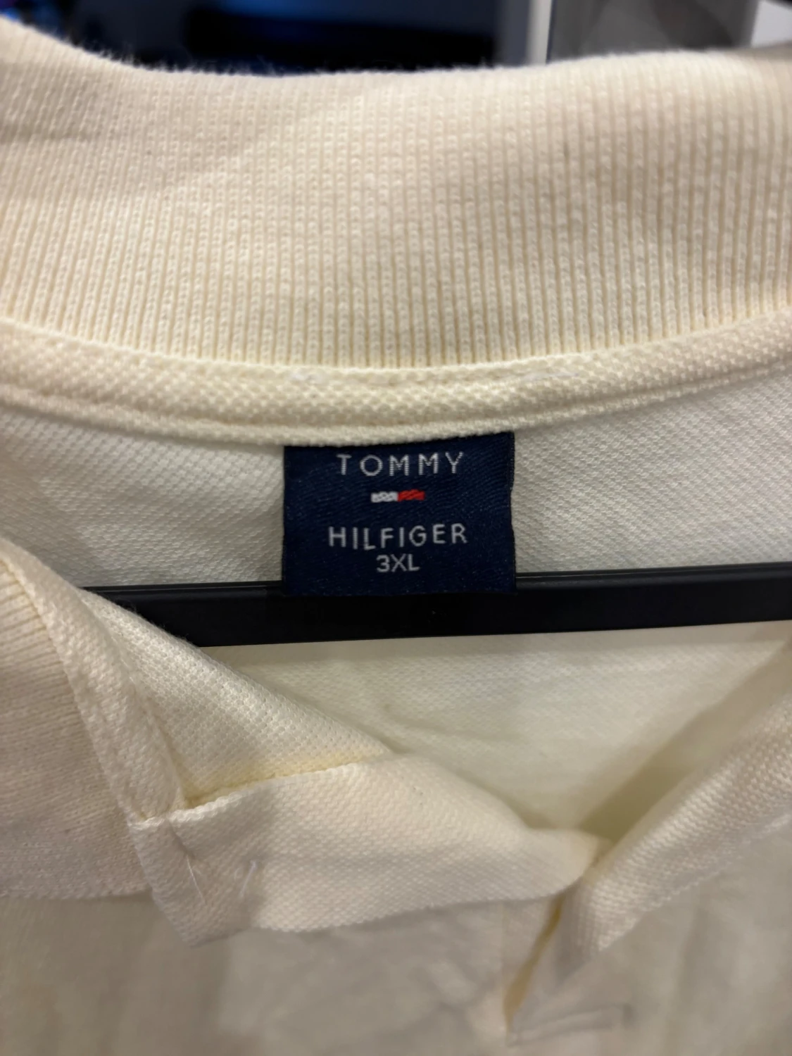 Beige piké från Tommy Hilfiger  - 1