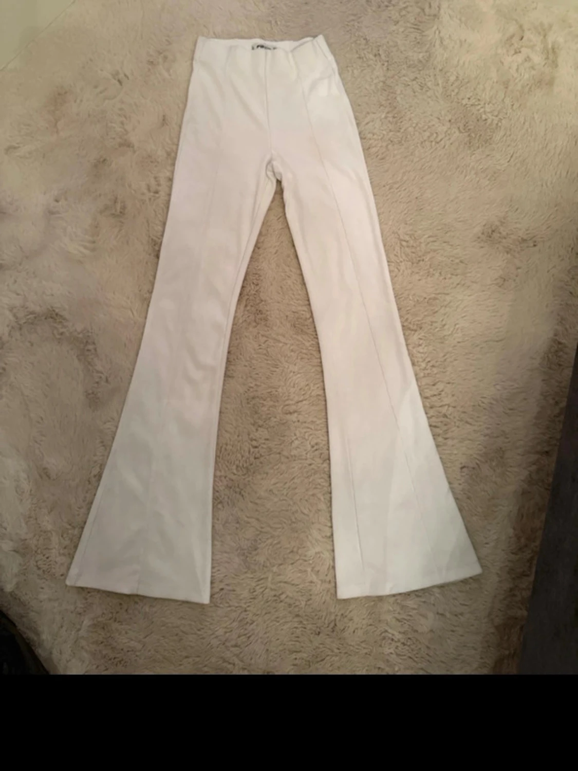 Vita bootcut byxor från FB Sister XS