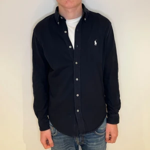 Ralph Lauren skjorta  - Ralph lauren skjorta | Skick: 9,5/10 | Size - M | Märke - Ralph lauren | Fraktar via postnord eller instabox på köparens bekostnad | Hör av dig vid minsta fråga eller fundering // RDL