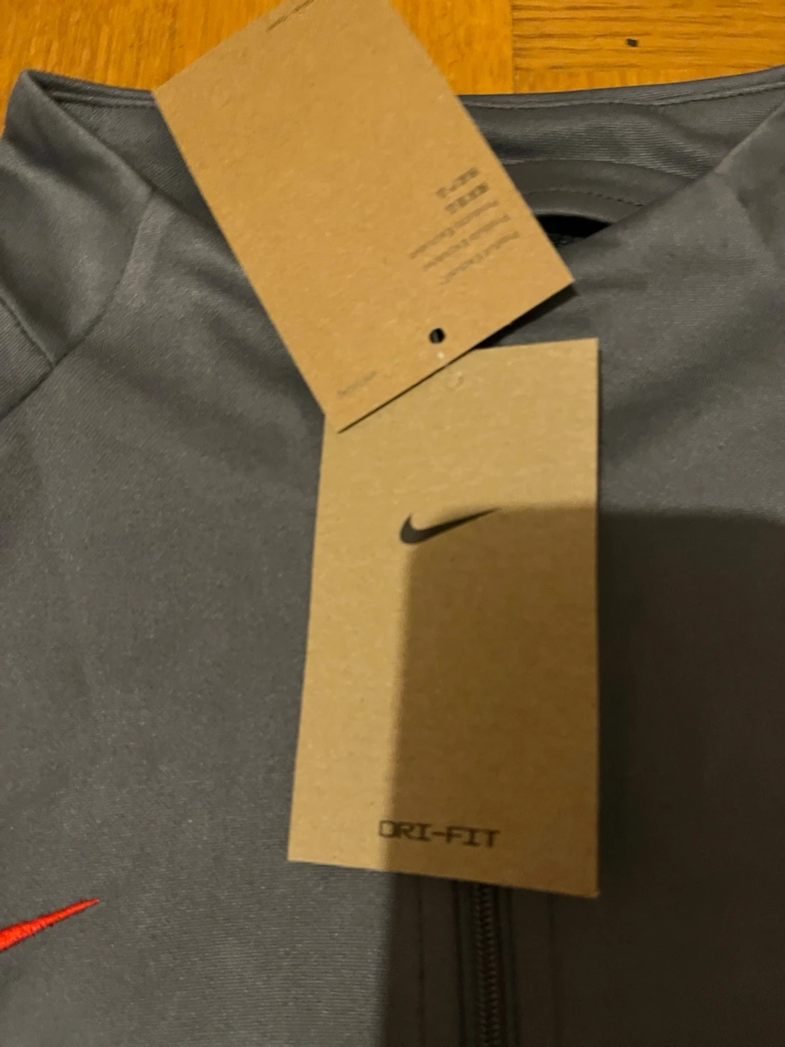 Psg tracksuit pris sänks vid snabb affär  - 4