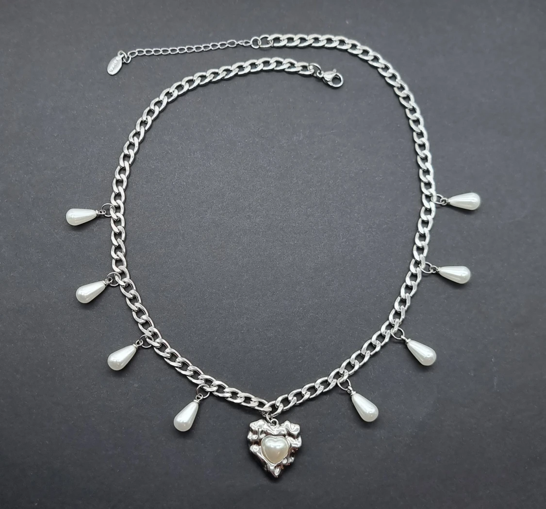 Stilfullt halsband med hjärta