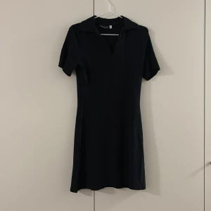 Känning  - Kort fin klänning skullesäga att den sitter bra som S/M