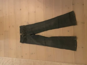 Nelly jeans - Bootcut jeans från Nelly stl 36
