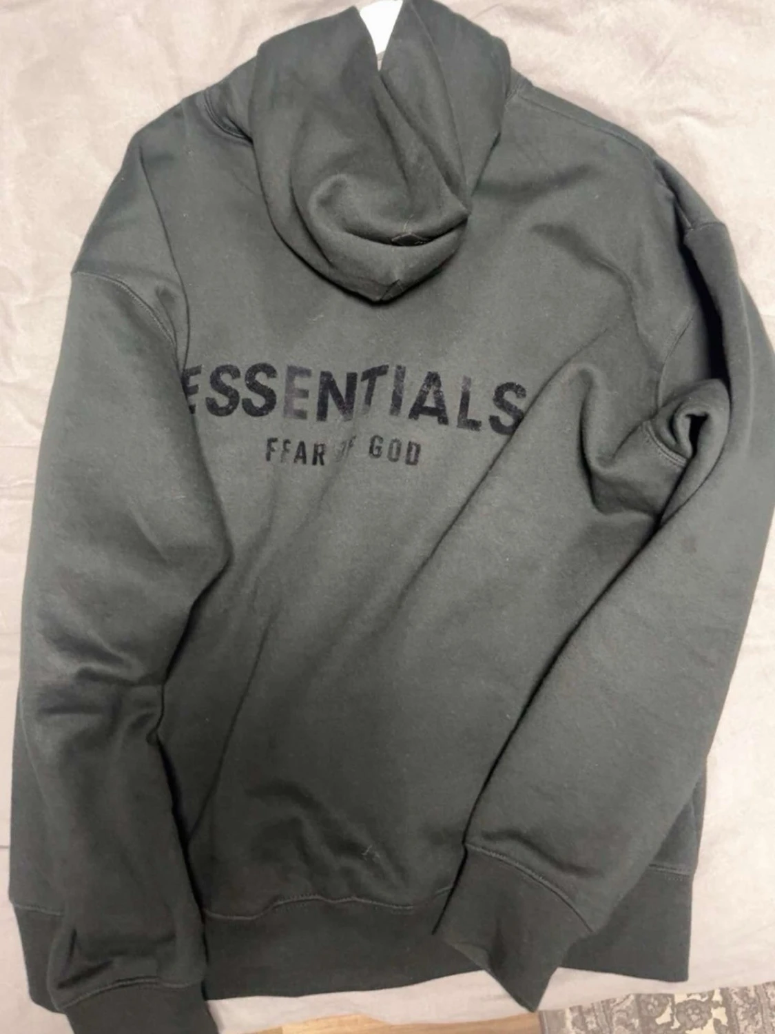 Säljer min essentials fear of god tröja 