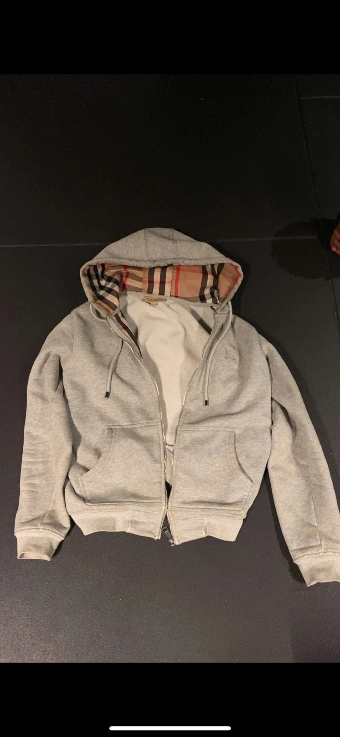 Arigatos och burberry 